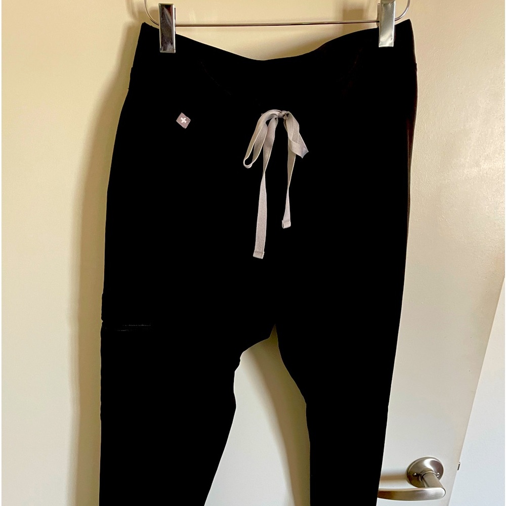 Women’s Zamora Jogger Scrubs in regular S size.